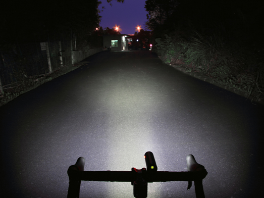 Ravemen CR1000 akkumulátoros első lámpa