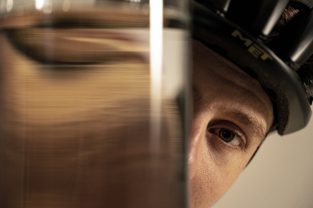 MET Trenta 3K Carbon Mips Tadej Pogacar Black Edition kerékpáros sisak [fekete-arany, 52-56 cm (S)]