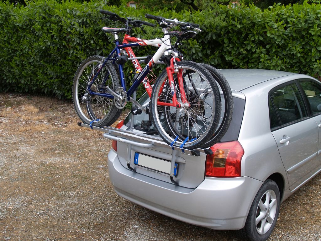 Menabo Logic kerékpárszállító hátsó ajtóra