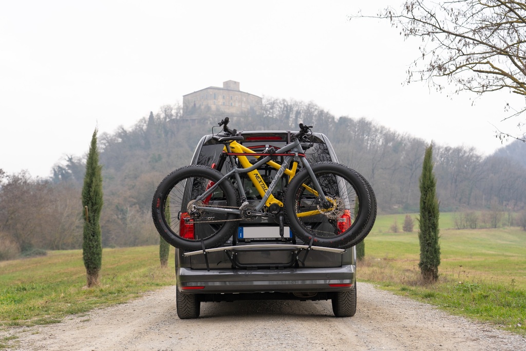 Menabo Cobra kerékpárszállító hátsó ajtóra