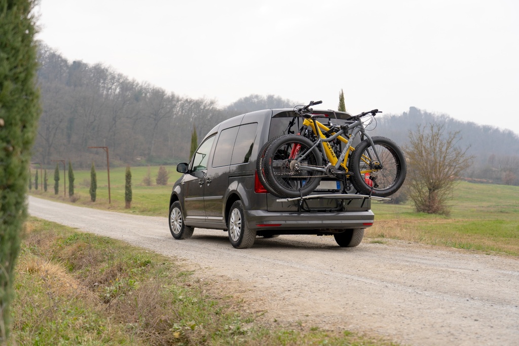 Menabo Cobra kerékpárszállító hátsó ajtóra