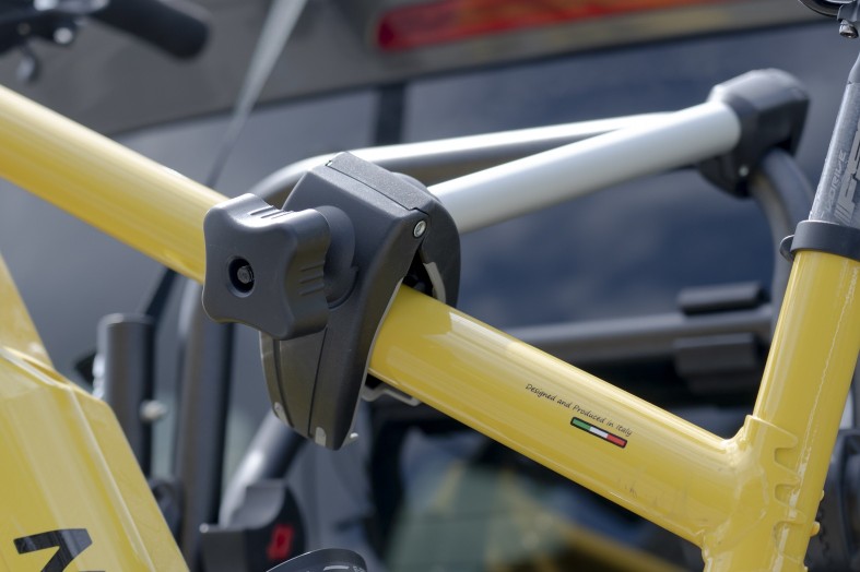 Menabo hosszú szárú vázfogó karom 2022 modell