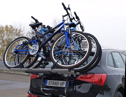 Menabo Stand Up 3 kerékpárszállító hátsó ajtóra