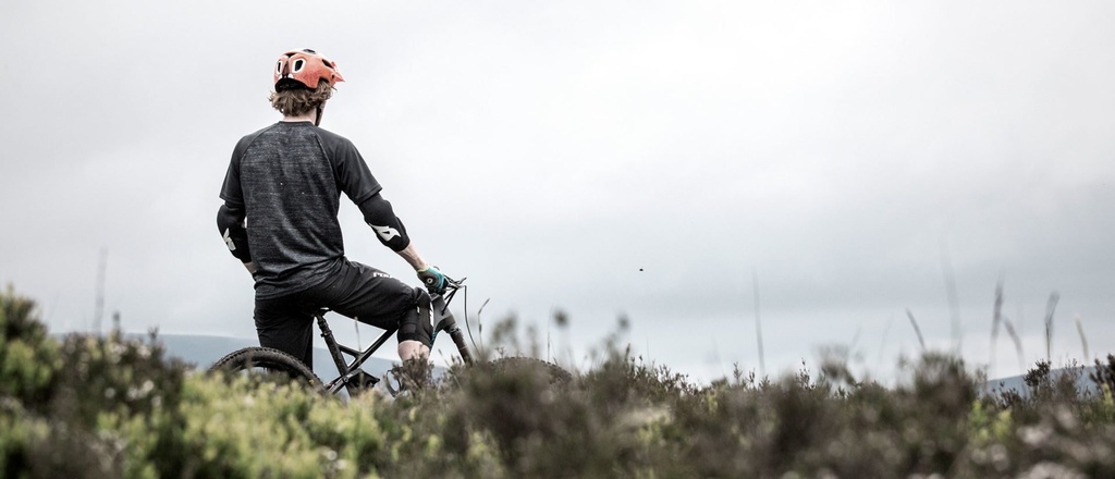 Bluegrass Solid könyökvédő [M]