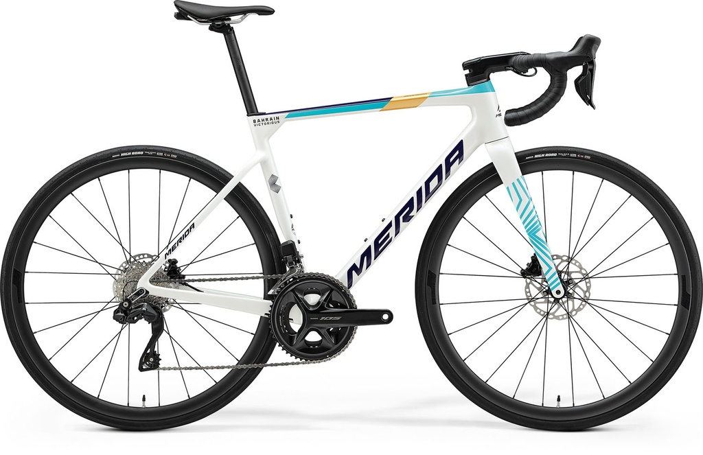 MERIDA SCULTURA 6000 V3 M GYÖNGYFEHÉR (KÉK-TEAM)(CY25)